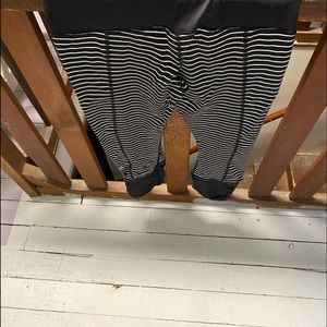 Lululemon size 6 exercise pant excellent condition may be worn three times